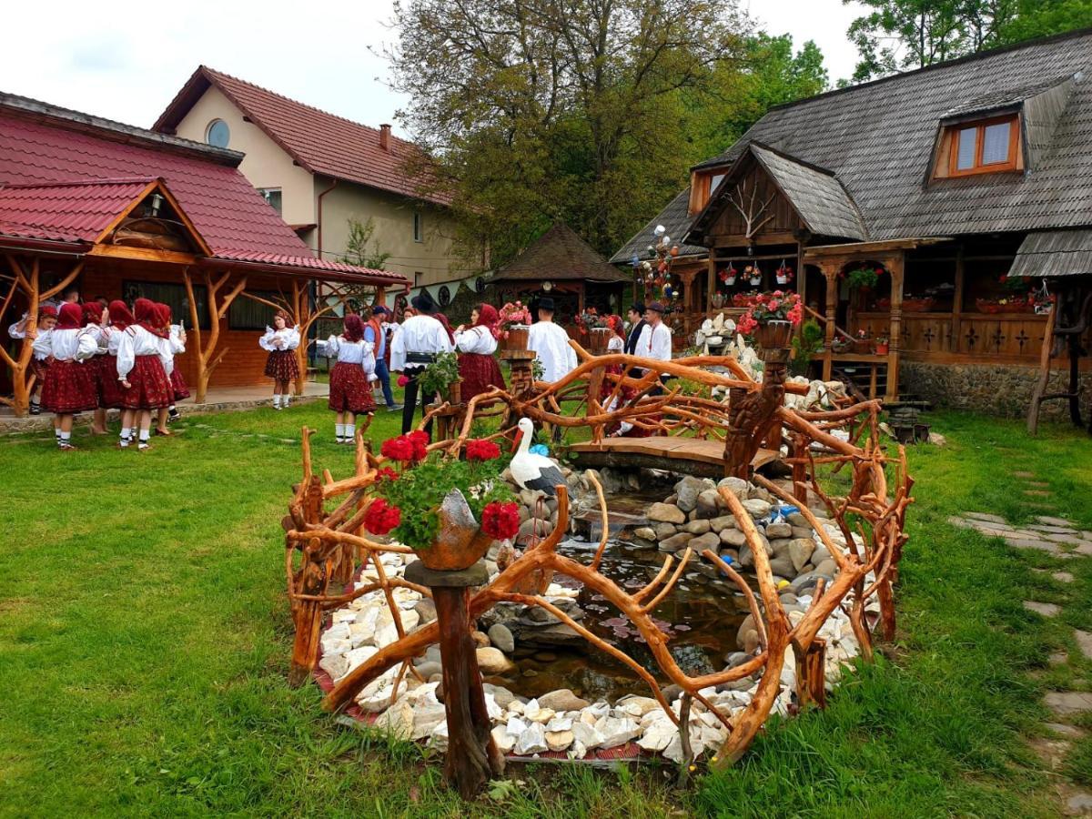 Pensiunea Rustic Oncesti エクステリア 写真