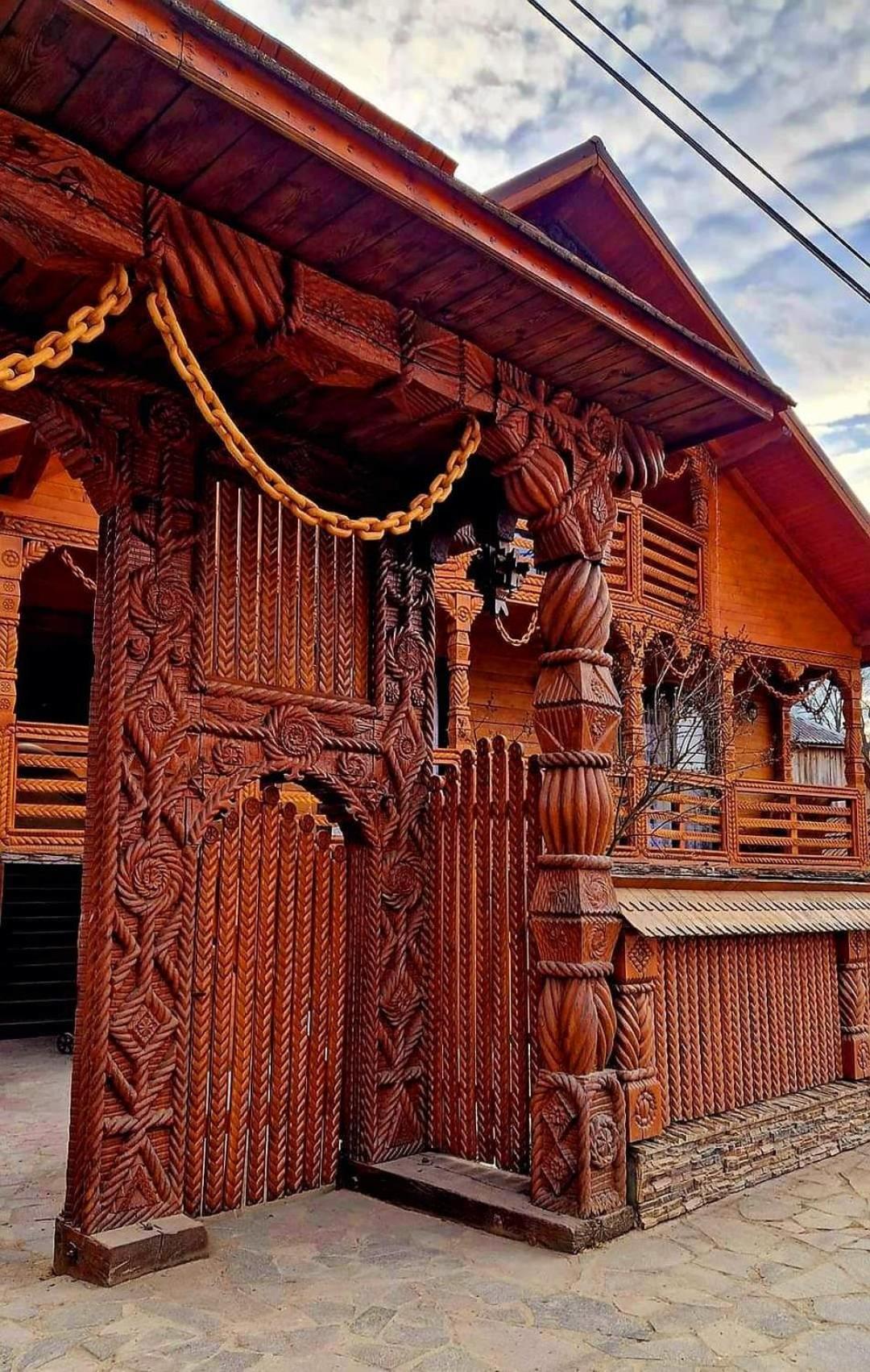 Pensiunea Rustic Oncesti エクステリア 写真