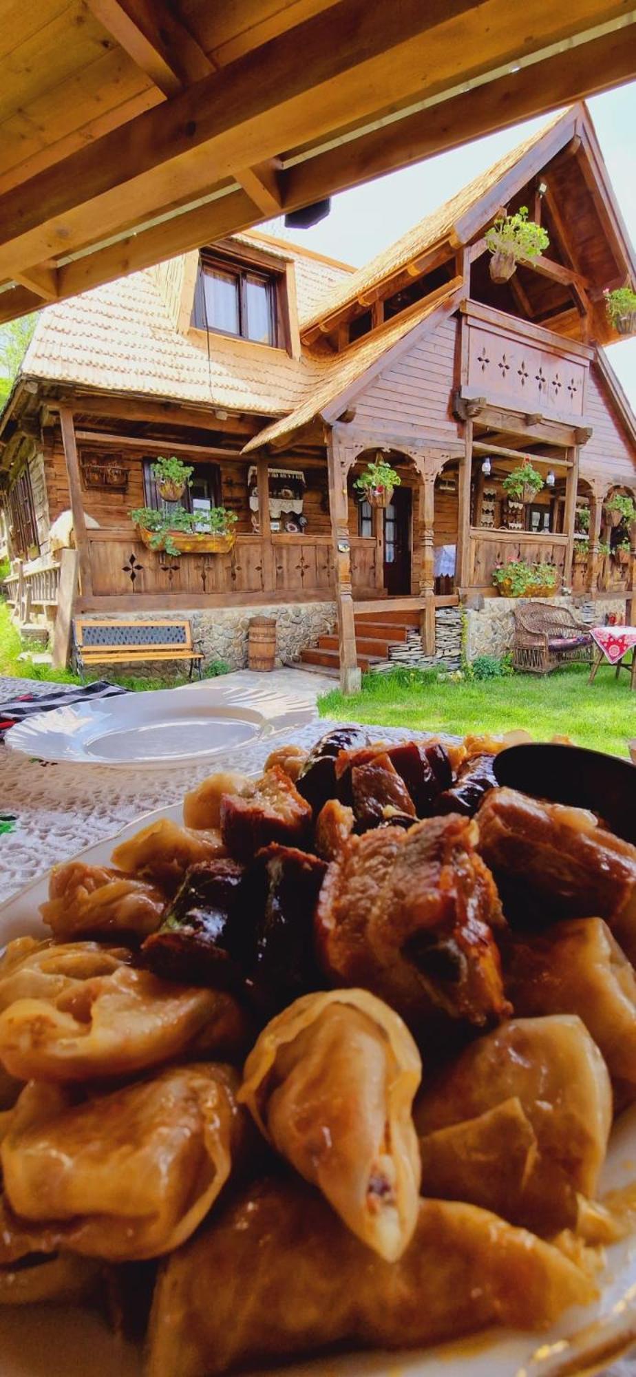 Pensiunea Rustic Oncesti エクステリア 写真